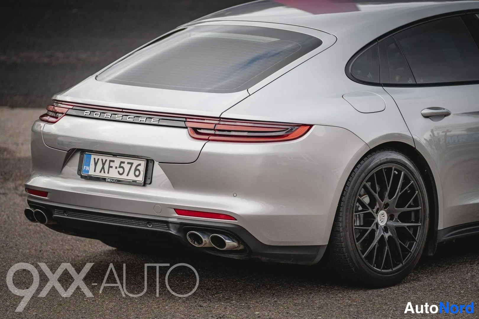 Harmaa Porsche Panamera 4 E-Hybrid 2020, takaviisto, kuva 9