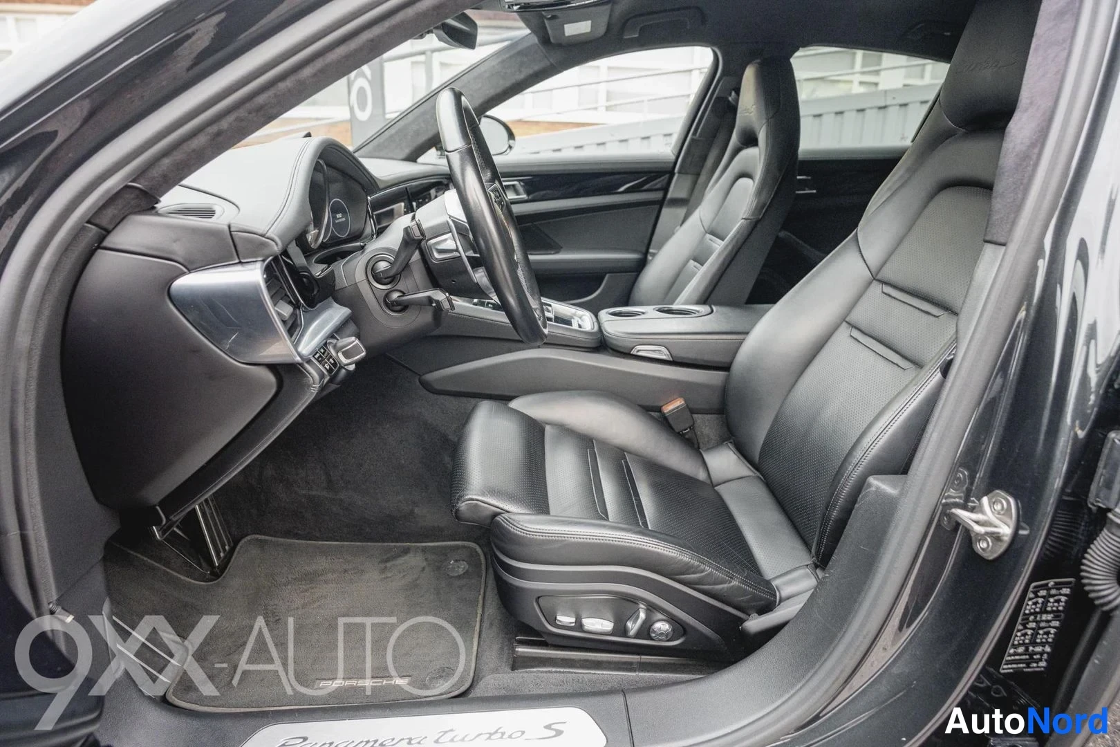 Harmaa Porsche Panamera Turbo S e-Hybrid 2018, ohjaamo, kuva 11