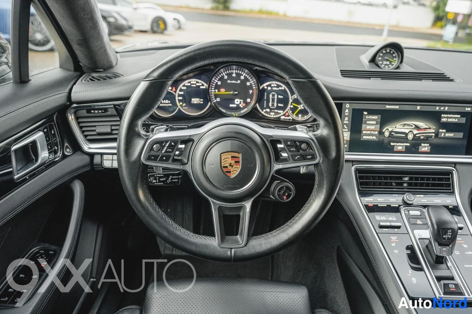 Harmaa Porsche Panamera Turbo S e-Hybrid 2018, ohjaamo, kuva 13