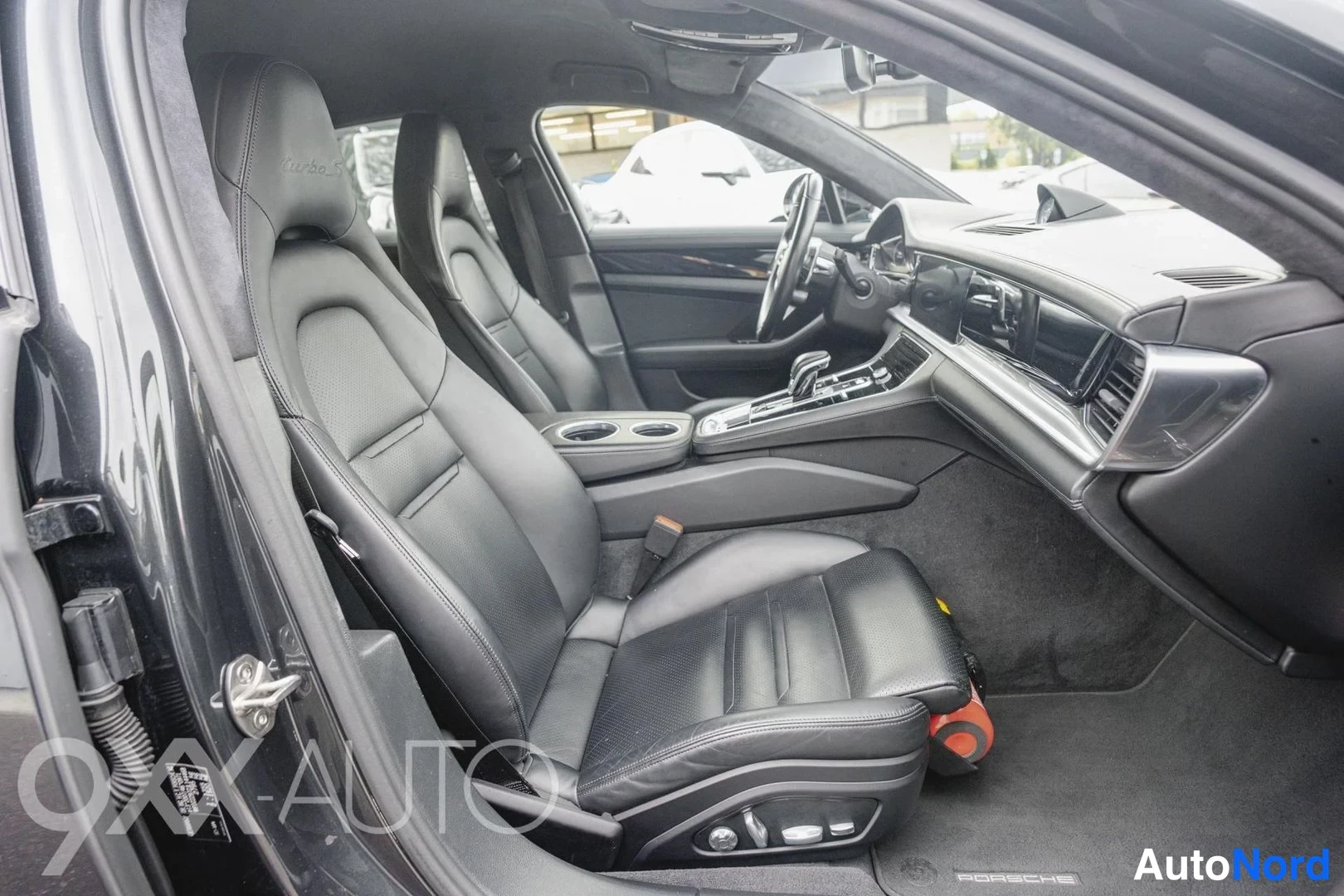 Harmaa Porsche Panamera Turbo S e-Hybrid 2018, etuistuimet, kuva 14