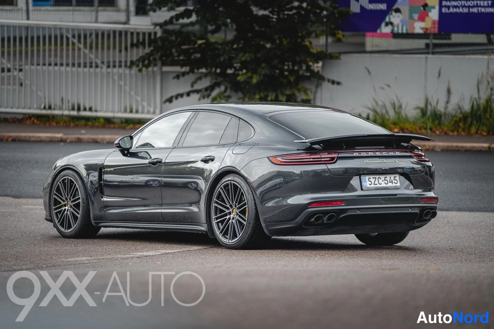 Harmaa Porsche Panamera Turbo S e-Hybrid 2018, takaviisto, kuva 8