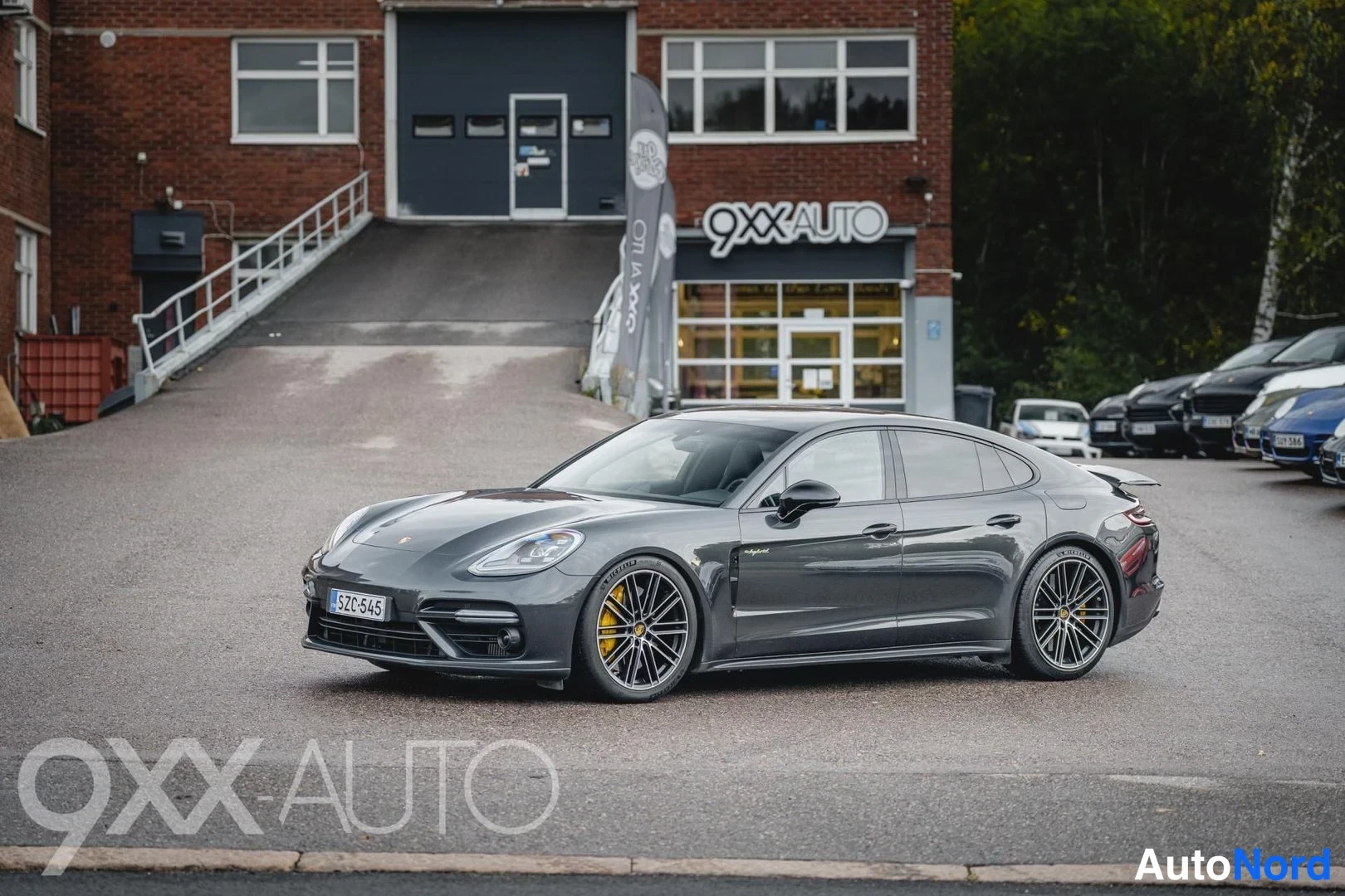 Harmaa Porsche Panamera Turbo S e-Hybrid 2018, etuviisto, keula vasemmalle, kuva 3