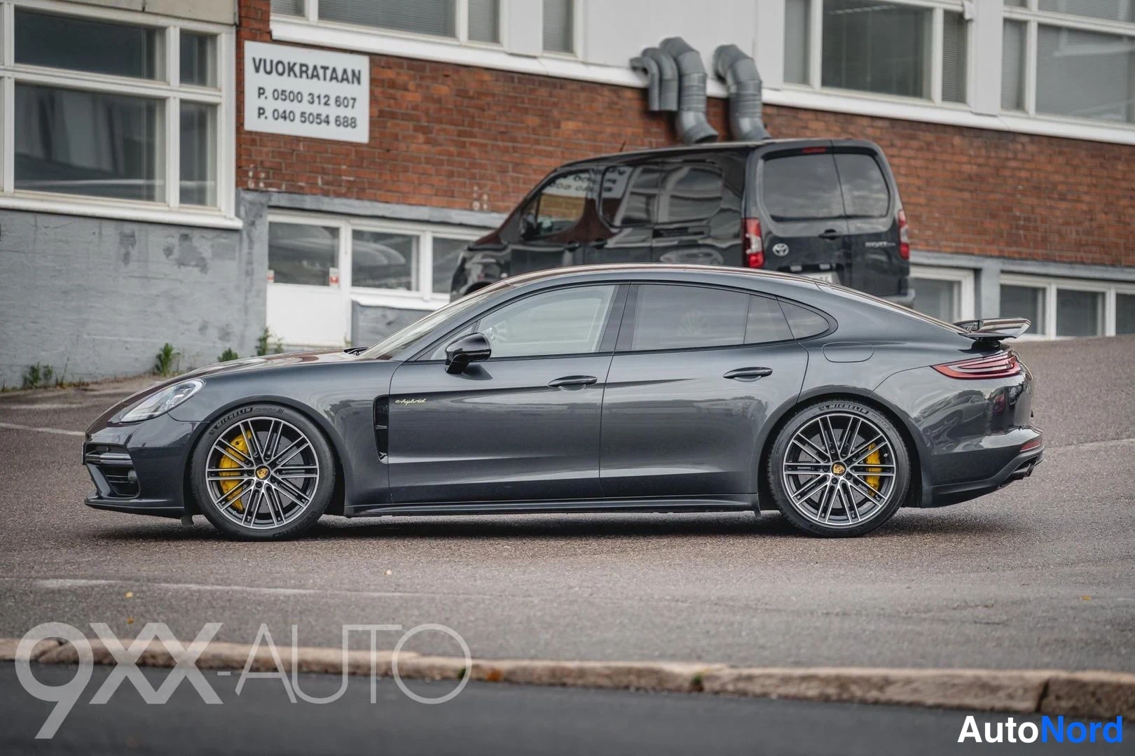 Harmaa Porsche Panamera Turbo S e-Hybrid 2018, sivulta, kuva 6