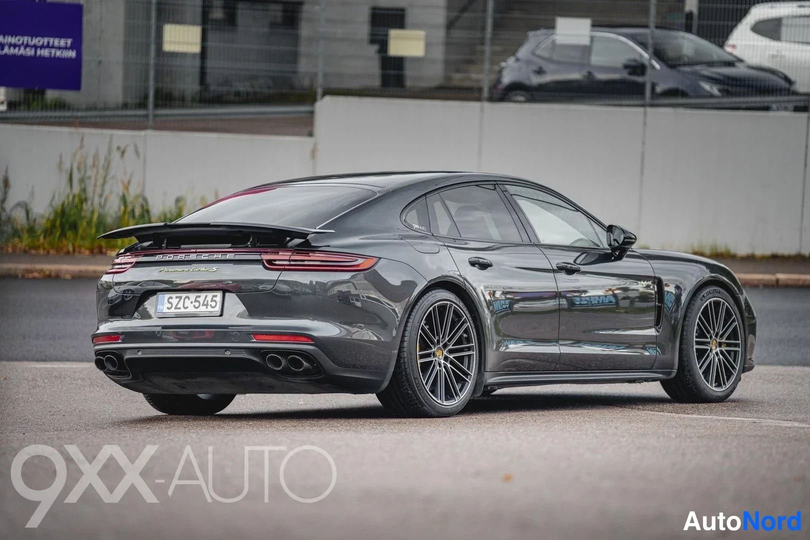 Harmaa Porsche Panamera Turbo S e-Hybrid 2018, takaviisto, kuva 9