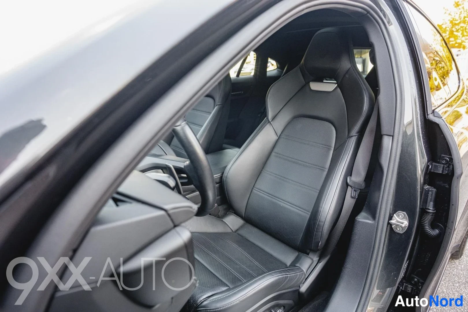 Harmaa Porsche Panamera 2024, etuistuimet, kuva 14