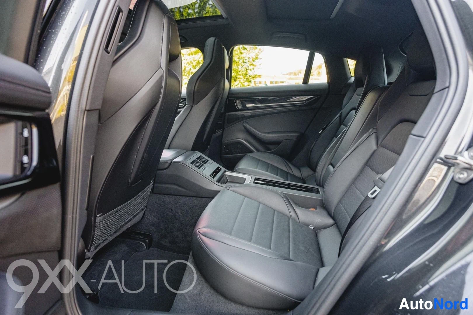 Harmaa Porsche Panamera 2024, takaistuimet, kuva 15