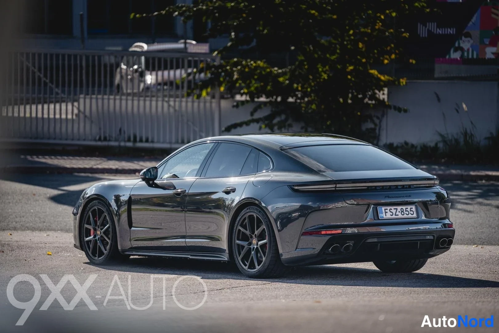 Harmaa Porsche Panamera 2024, takaviisto, kuva 8