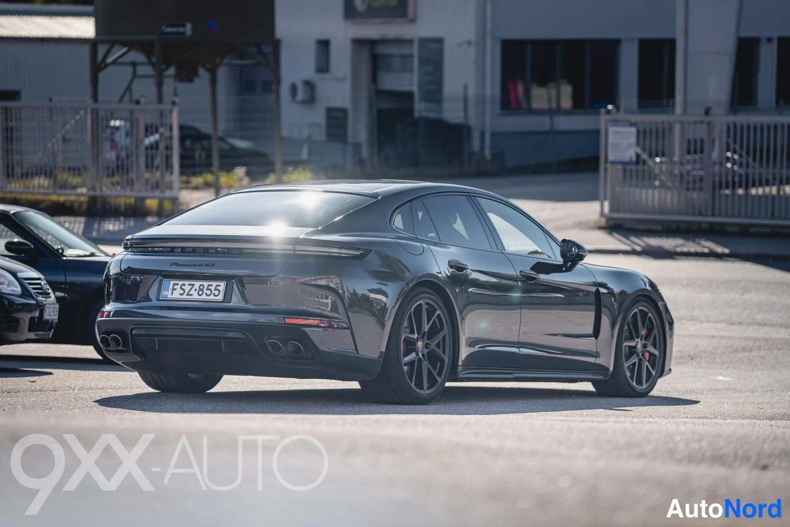 Harmaa Porsche Panamera 2024, takaviisto, kuva 9
