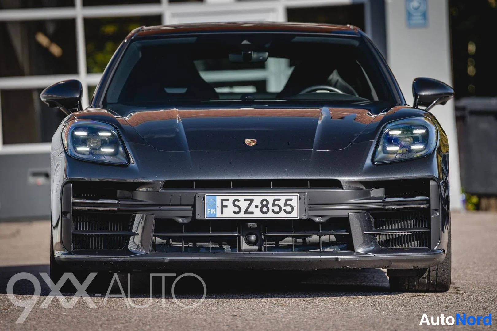 Harmaa Porsche Panamera 2024, edestä, kuva 7