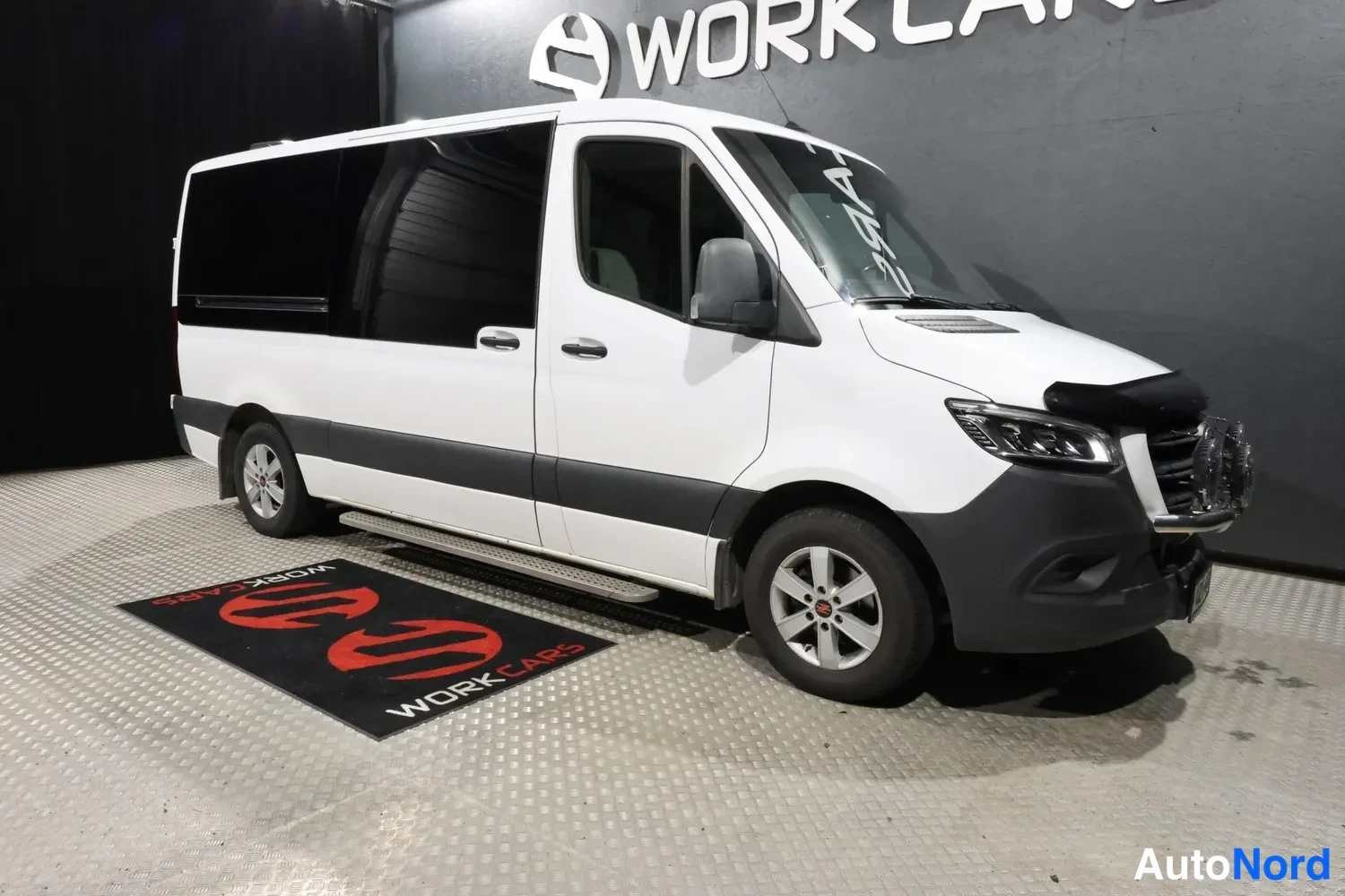 Valkoinen Mercedes-Benz Sprinter 2023, etuviisto, keula oikealle, kuva 4