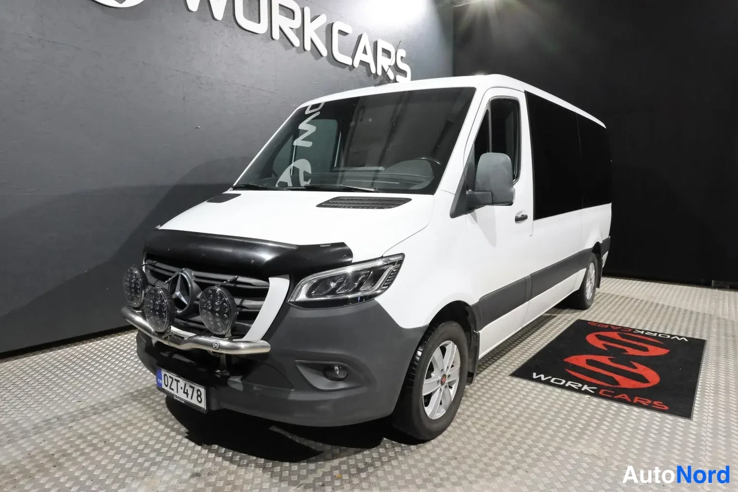 Valkoinen Mercedes-Benz Sprinter 2023, etuviisto, keula vasemmalle, kuva 2