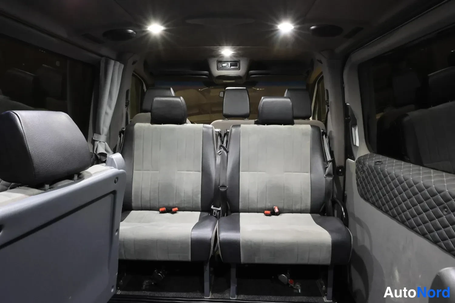 Valkoinen Mercedes-Benz Sprinter 2023, takaistuimet, kuva 20