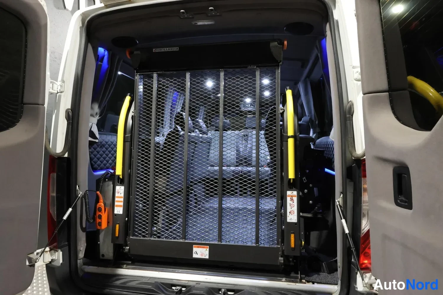 Valkoinen Mercedes-Benz Sprinter 2023, tavaratila, kuva 23