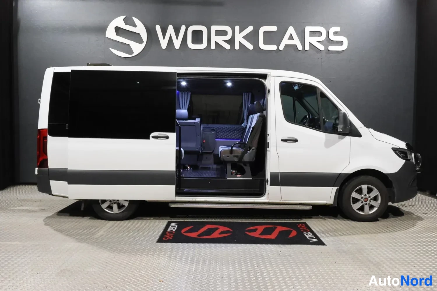Valkoinen Mercedes-Benz Sprinter 2023, takaviisto, kuva 10