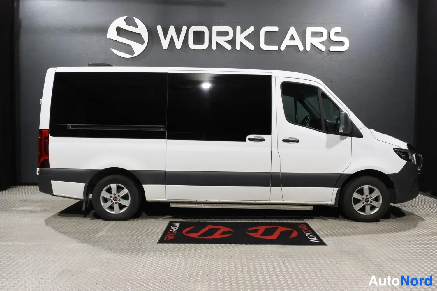 Valkoinen Mercedes-Benz Sprinter 2023, sivulta, kuva 6
