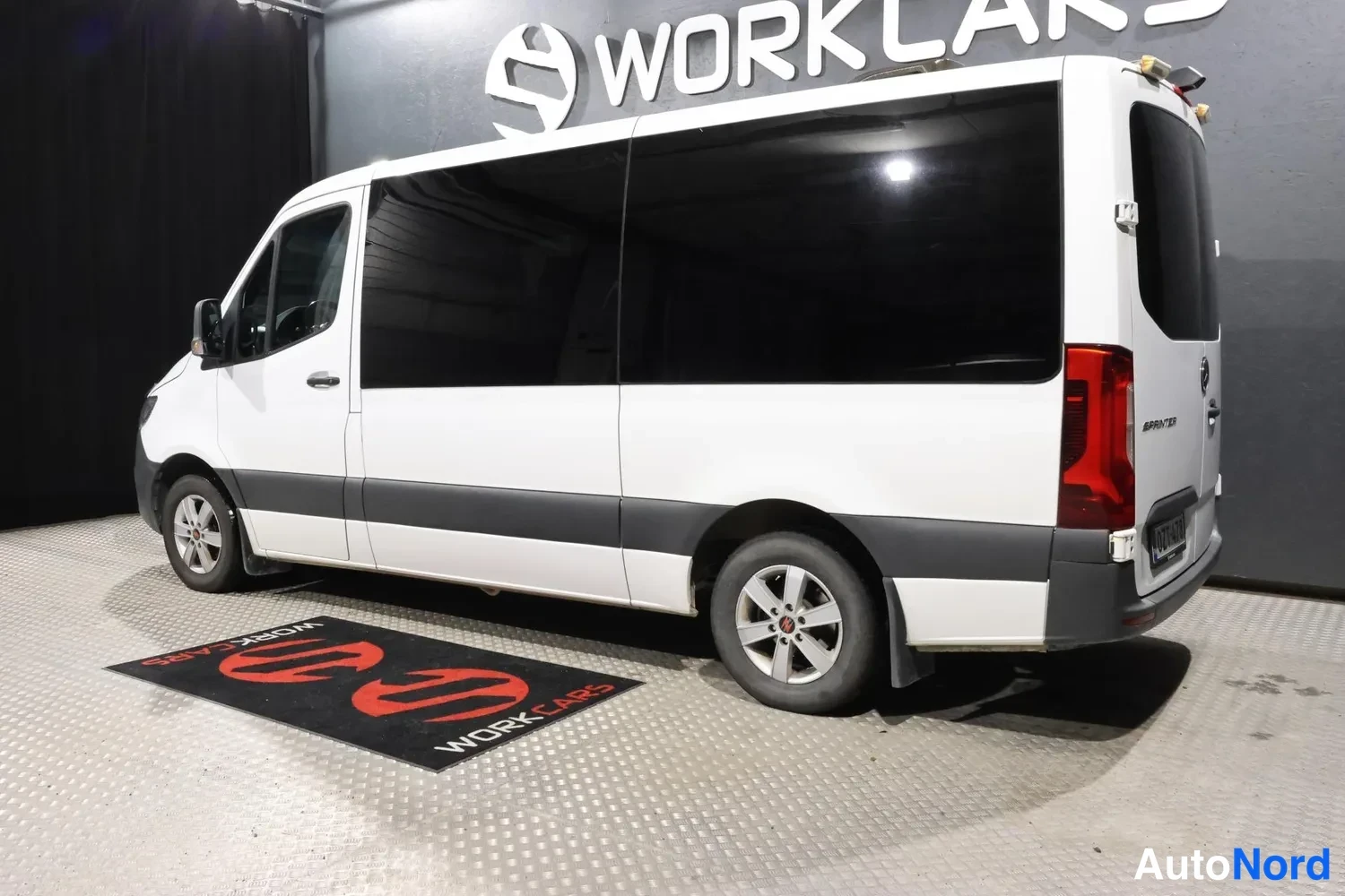 Valkoinen Mercedes-Benz Sprinter 2023, takaviisto, kuva 9