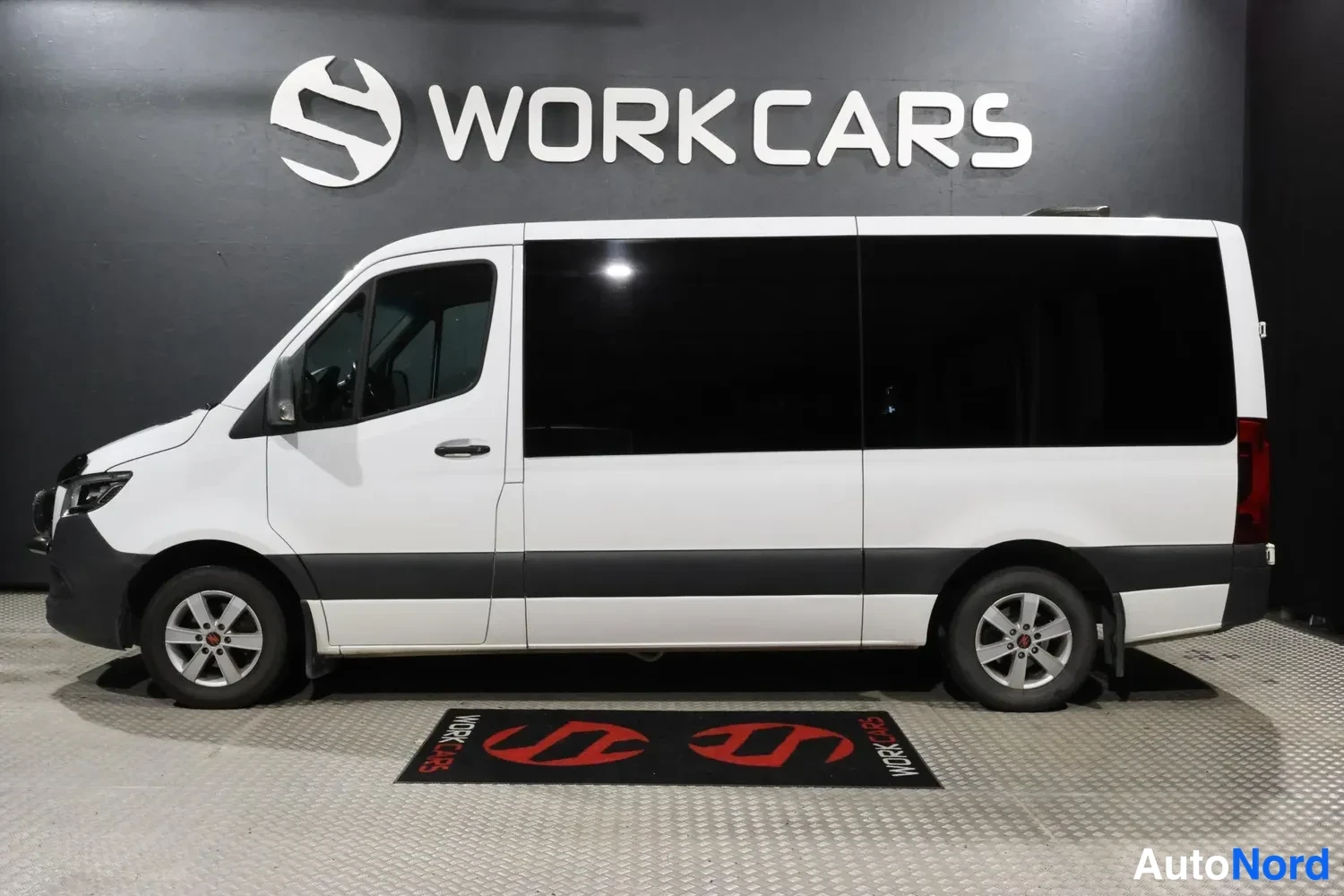 Valkoinen Mercedes-Benz Sprinter 2023, sivulta, kuva 7