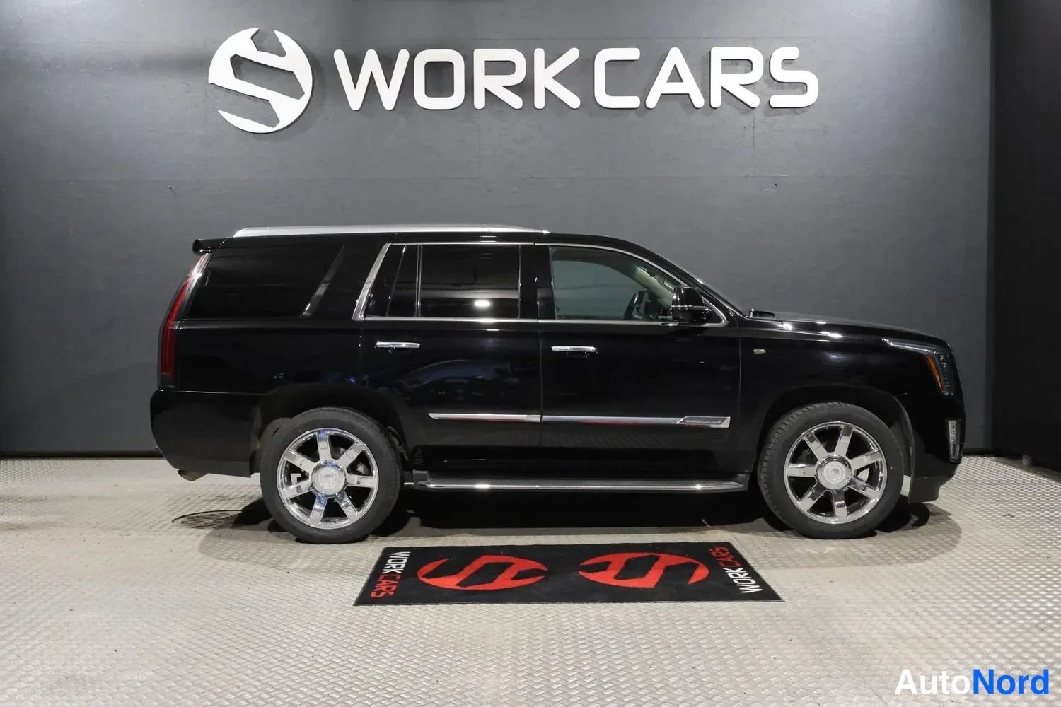 Musta Cadillac Escalade 2016, sivulta, kuva 6