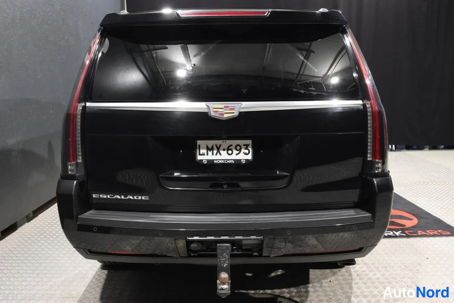 Musta Cadillac Escalade 2016, takaa, kuva 12