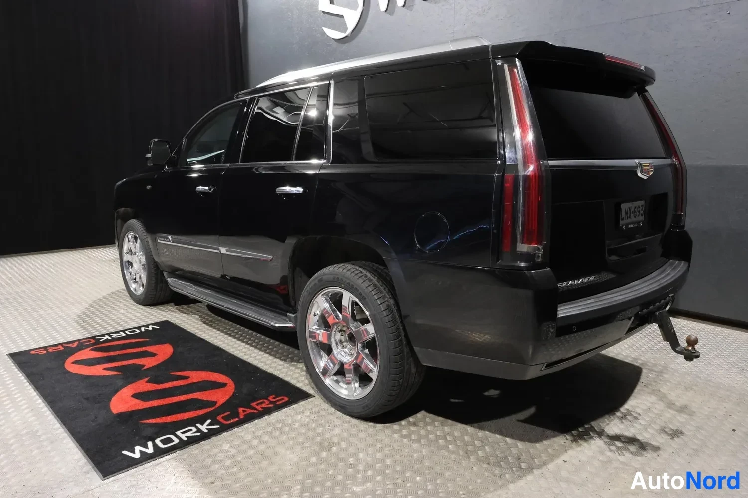 Musta Cadillac Escalade 2016, takaviisto, kuva 11