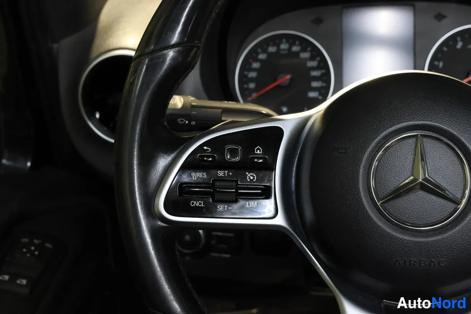 Svart Mercedes-Benz Sprinter 2019, detalj, bild 24