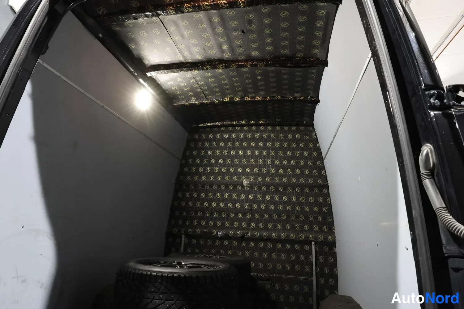 Svart Mercedes-Benz Sprinter 2019, bagageutrymme, bild 23