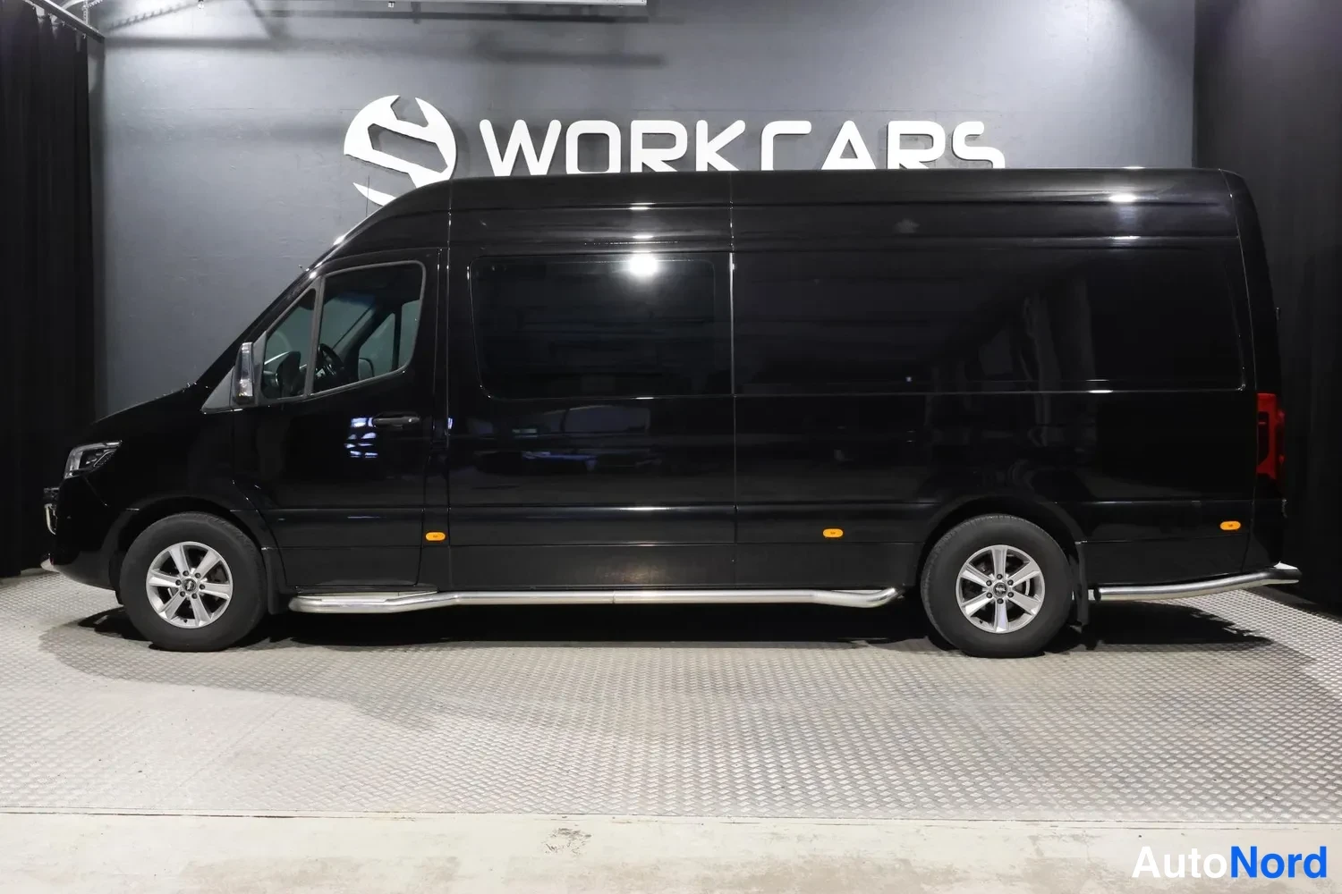 Svart Mercedes-Benz Sprinter 2019, från sidan, bild 7
