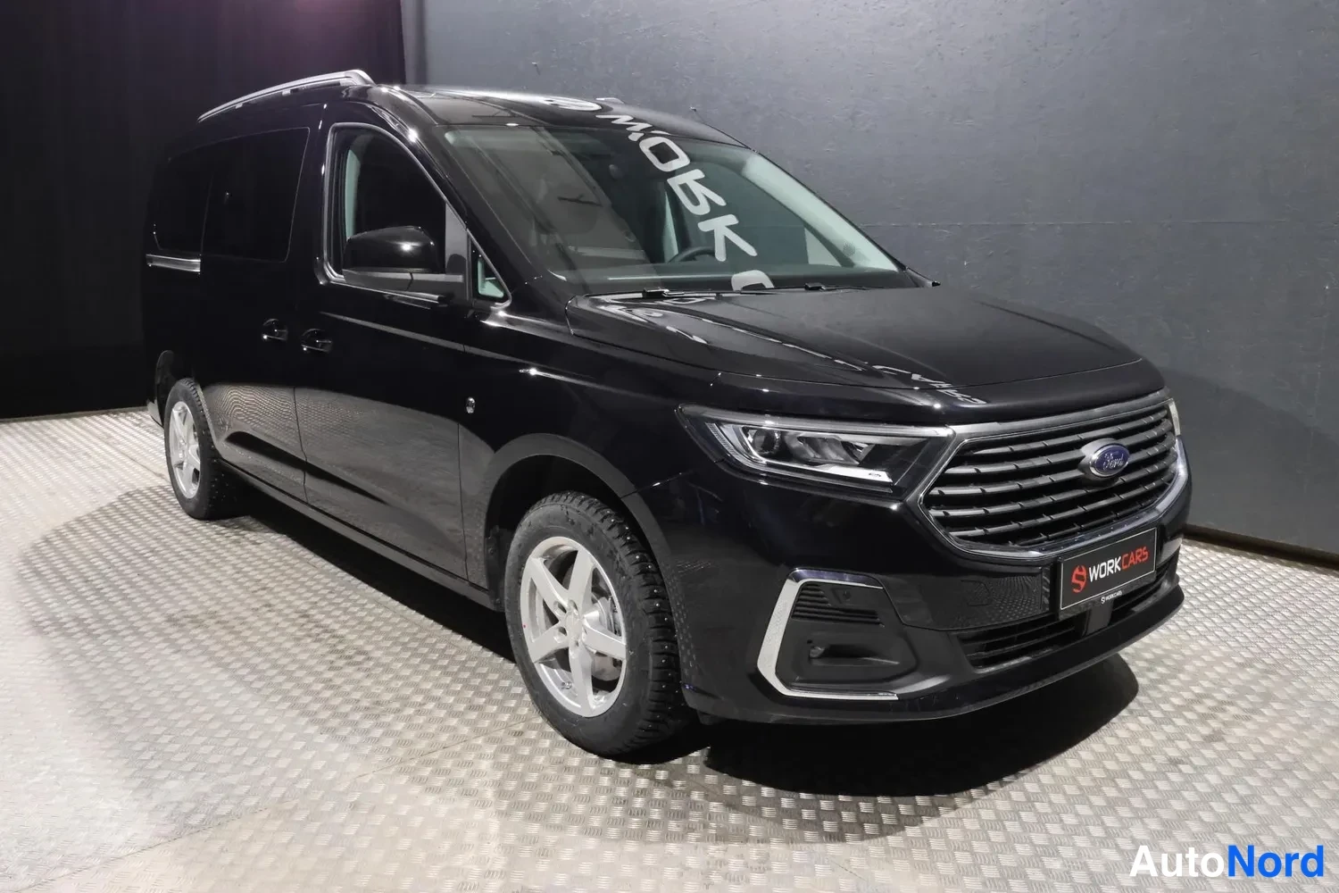 Black Volkswagen Caddy Maxi Grand Tourneo Connect 2026, front three-quarter, nose to the right, photo 5