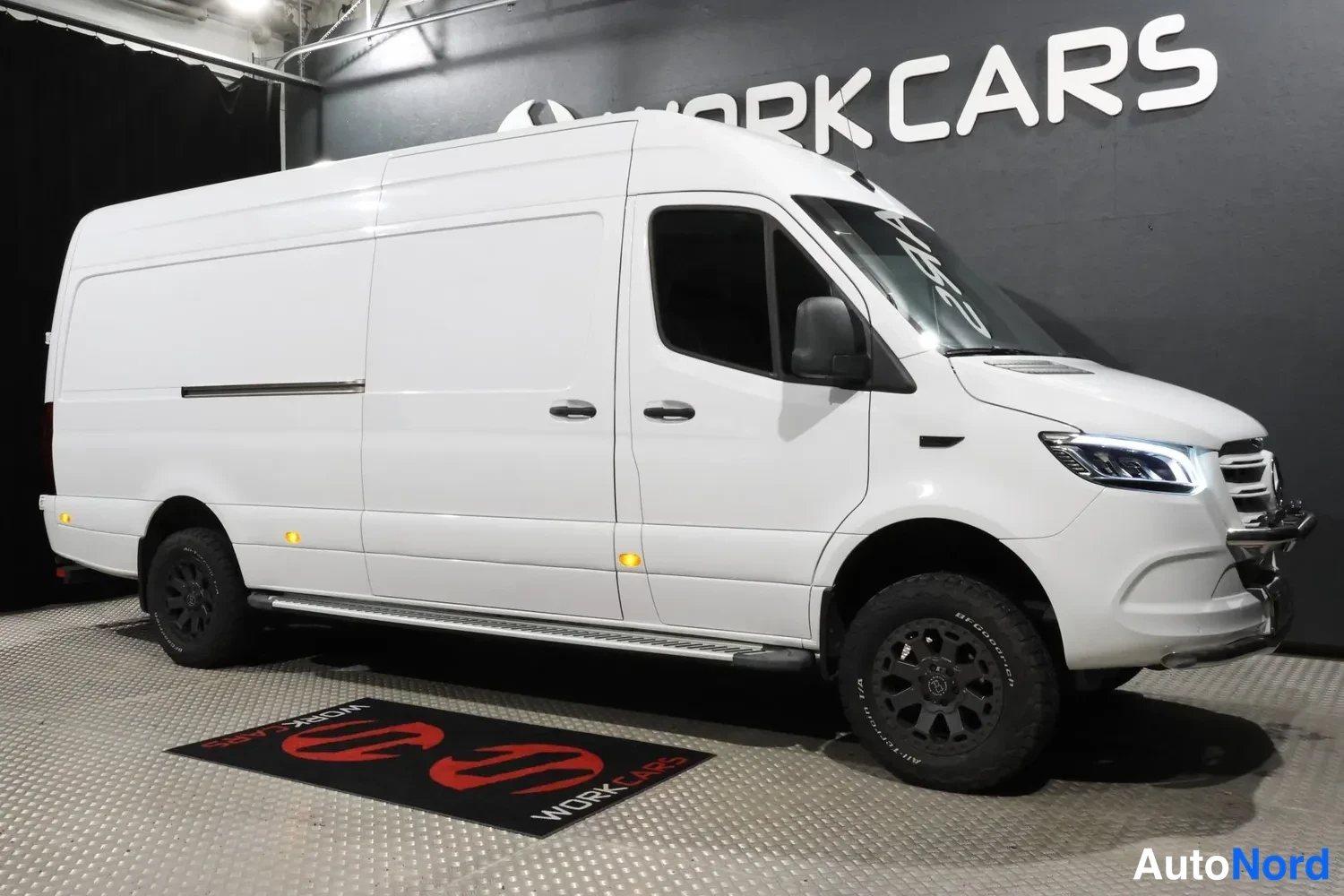 Valkoinen Mercedes-Benz Sprinter 2022, etuviisto, keula oikealle, kuva 2