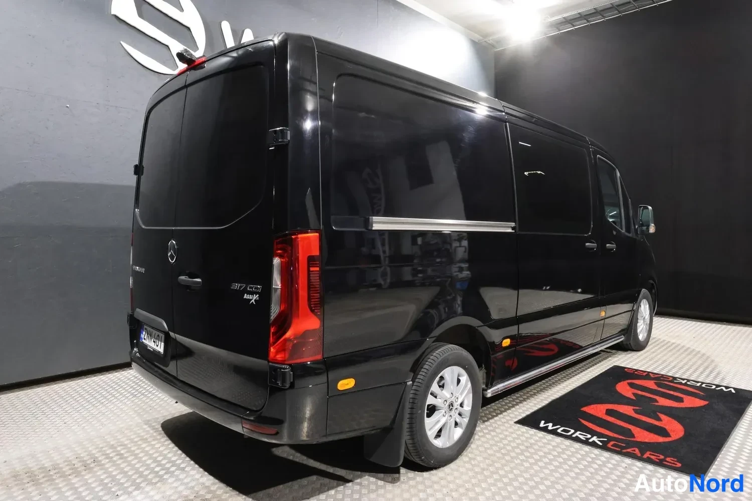 Musta Mercedes-Benz Sprinter 2020, takaviisto, kuva 9