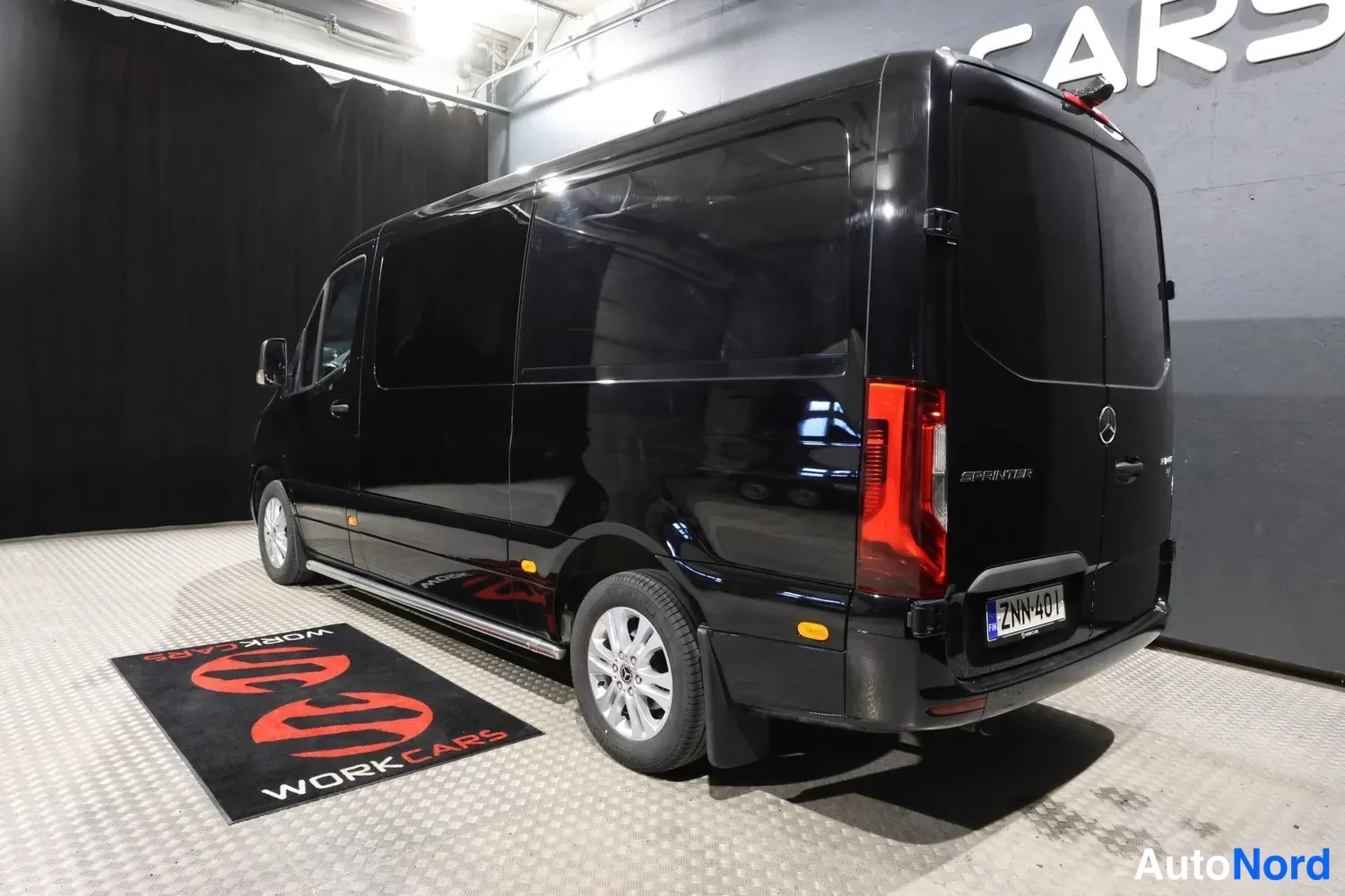 Musta Mercedes-Benz Sprinter 2020, takaviisto, kuva 10