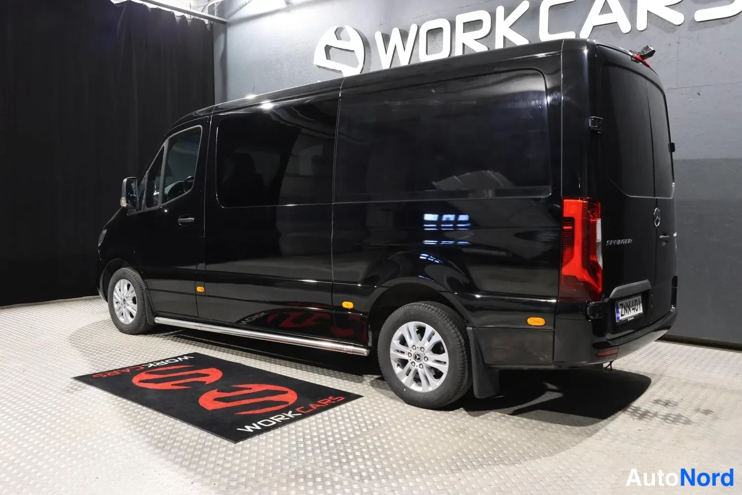 Musta Mercedes-Benz Sprinter 2020, takaviisto, kuva 11