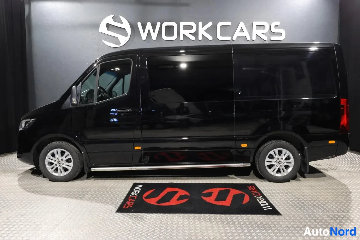 Musta Mercedes-Benz Sprinter 2020, sivulta, kuva 7