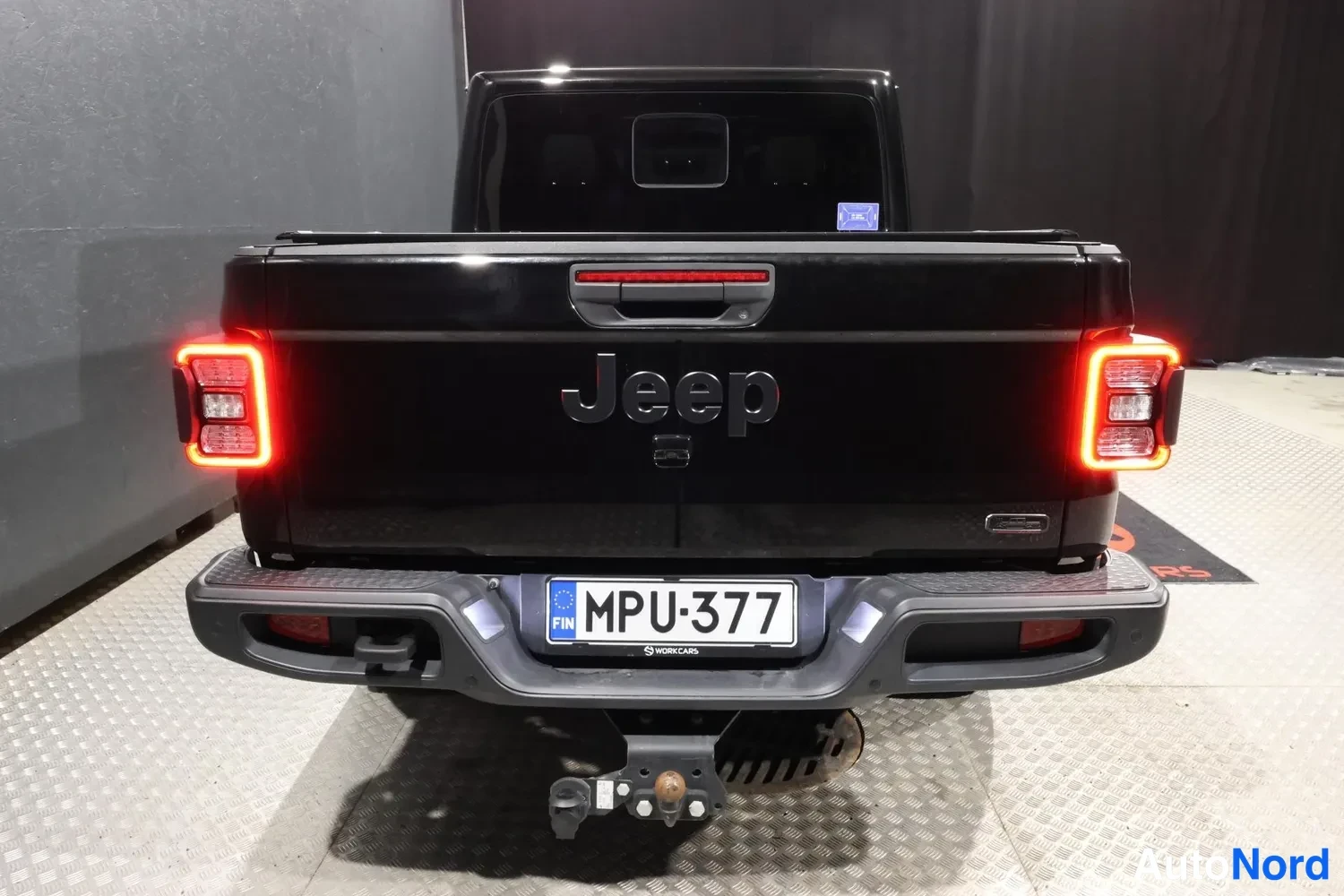 Musta Jeep Gladiator 2024, takaa, kuva 16