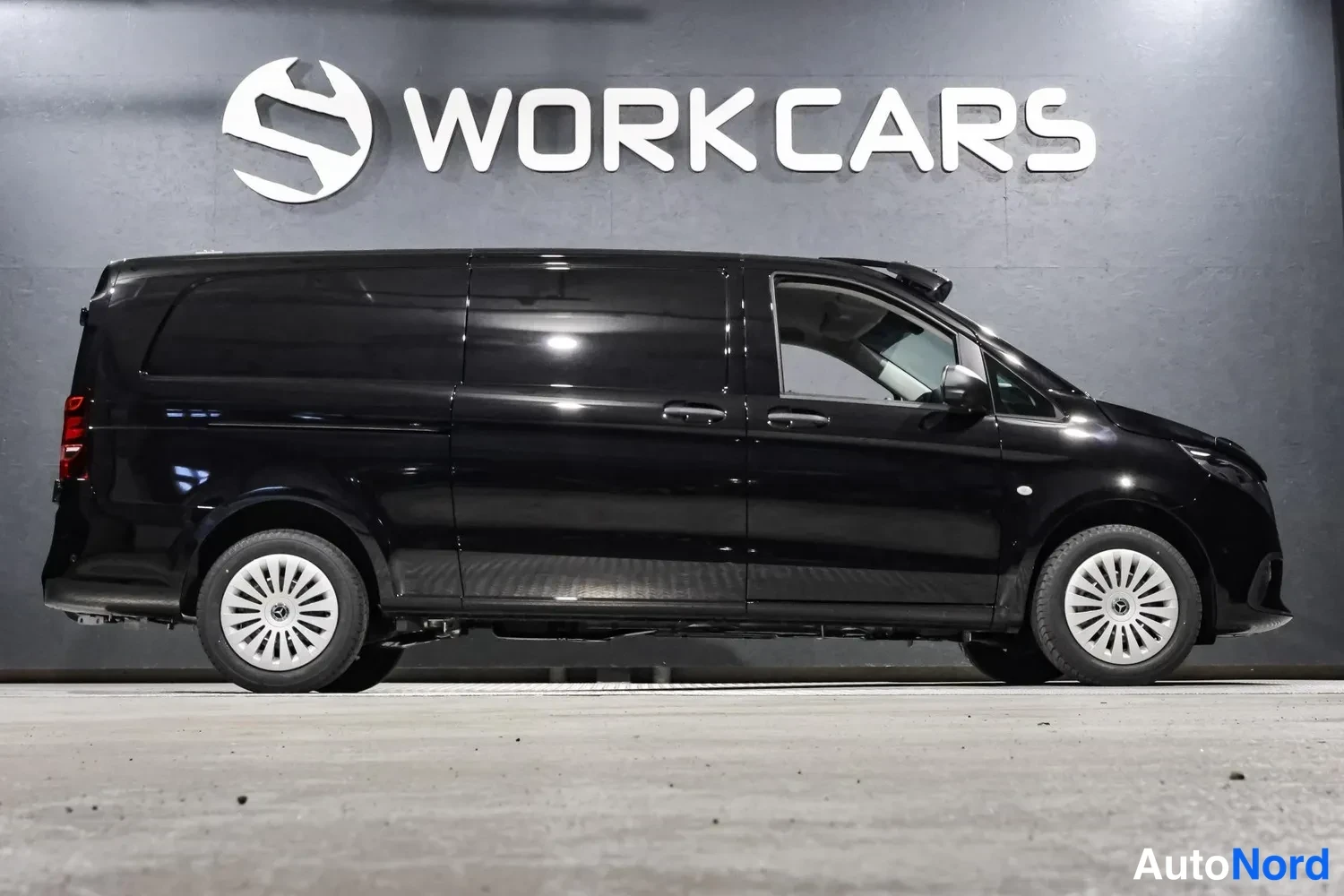 Musta Mercedes-Benz Vito 2026, sivulta, kuva 14
