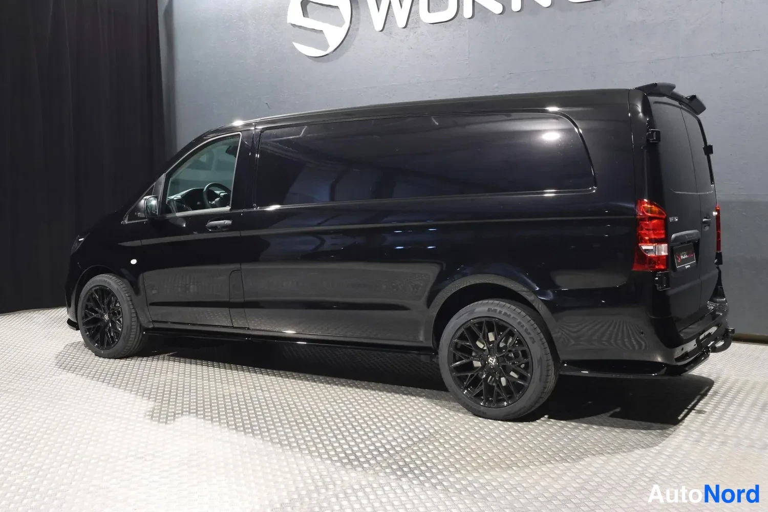 Musta Mercedes-Benz Vito Facelift 2026, takaviisto, kuva 10