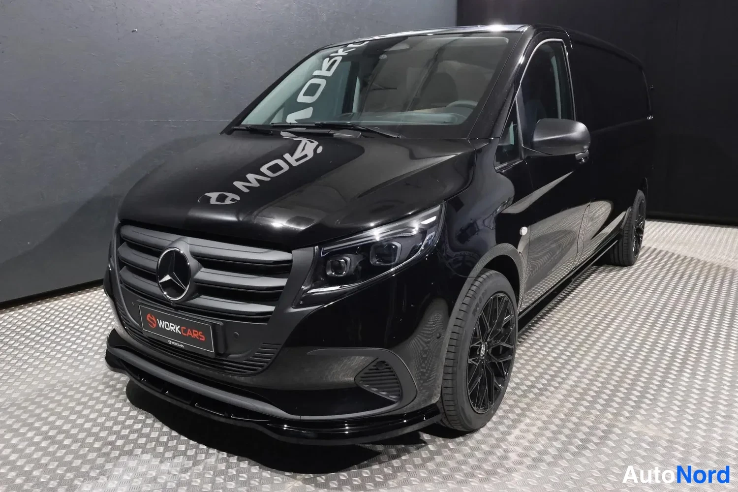 Musta Mercedes-Benz Vito Facelift 2026, etuviisto, keula vasemmalle, kuva 2