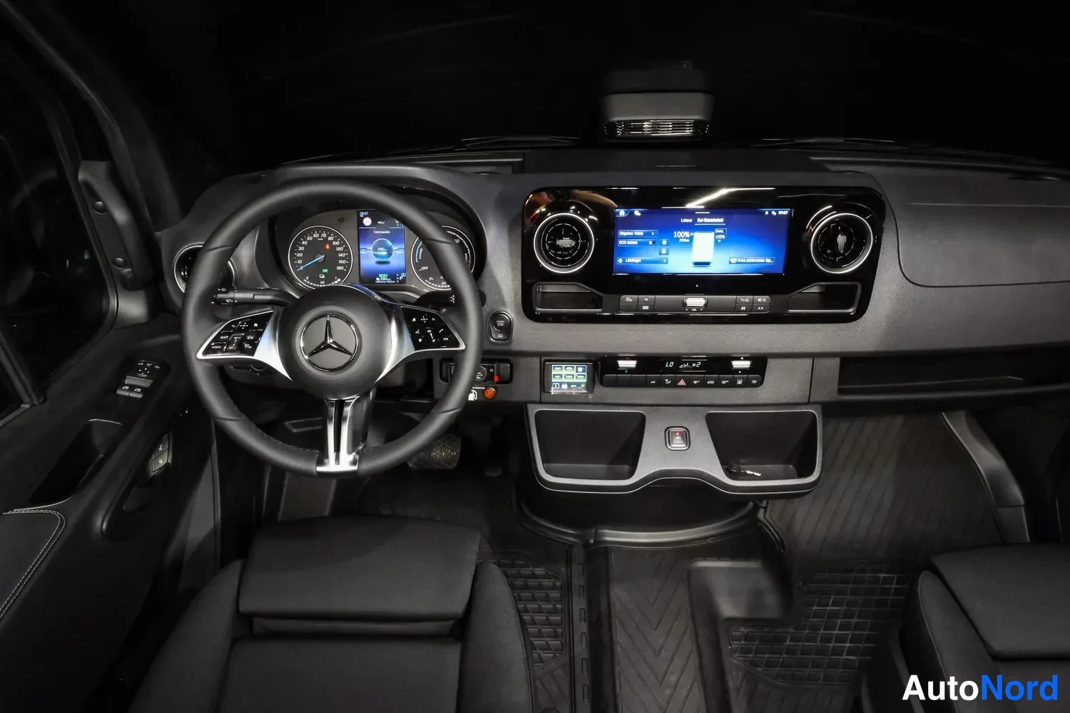 Musta Mercedes-Benz Sprinter 2026, ohjaamo, kuva 12