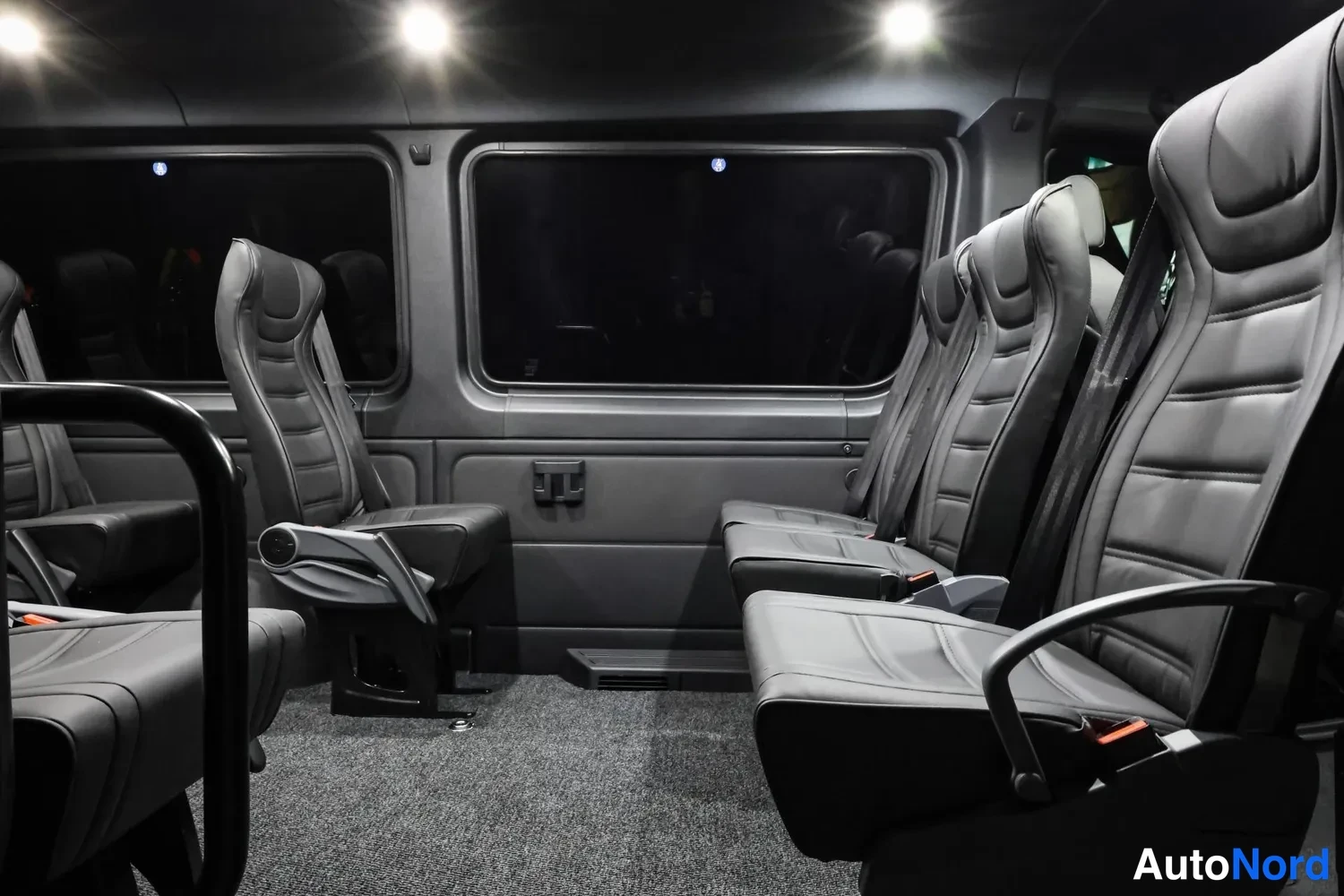 Musta Mercedes-Benz Sprinter 2026, takaistuimet, kuva 15