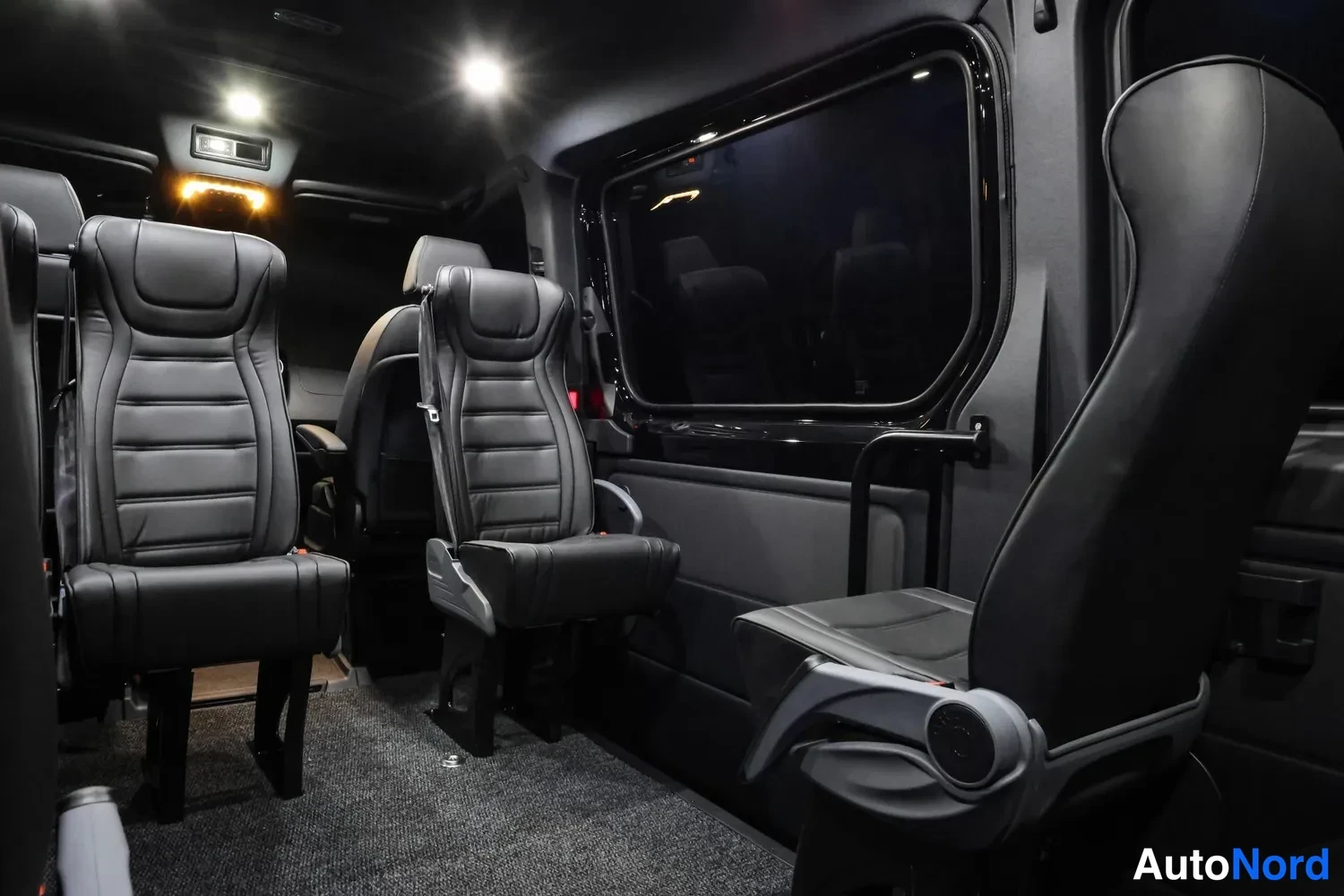 Musta Mercedes-Benz Sprinter 2026, takaistuimet, kuva 16