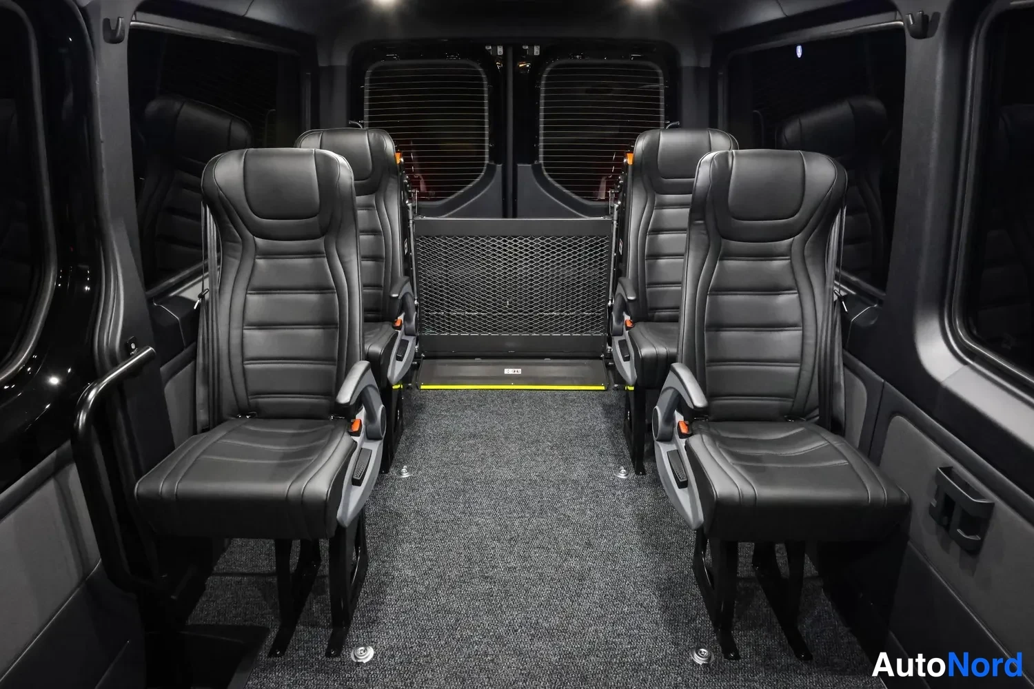 Musta Mercedes-Benz Sprinter 2026, takaistuimet, kuva 14