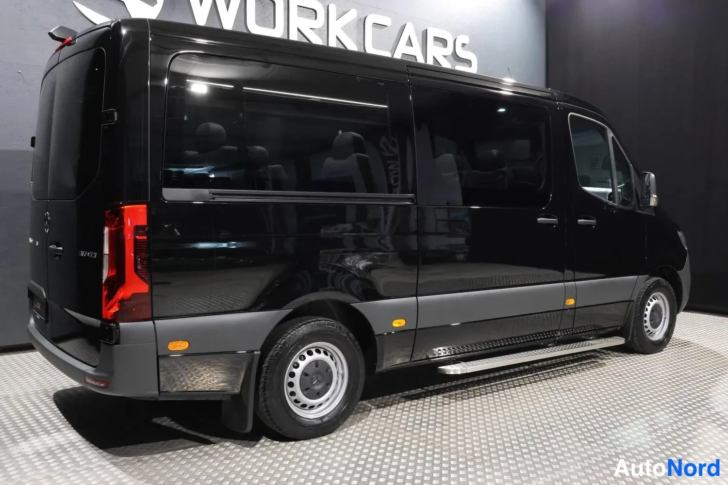 Musta Mercedes-Benz Sprinter 2026, takaviisto, kuva 10