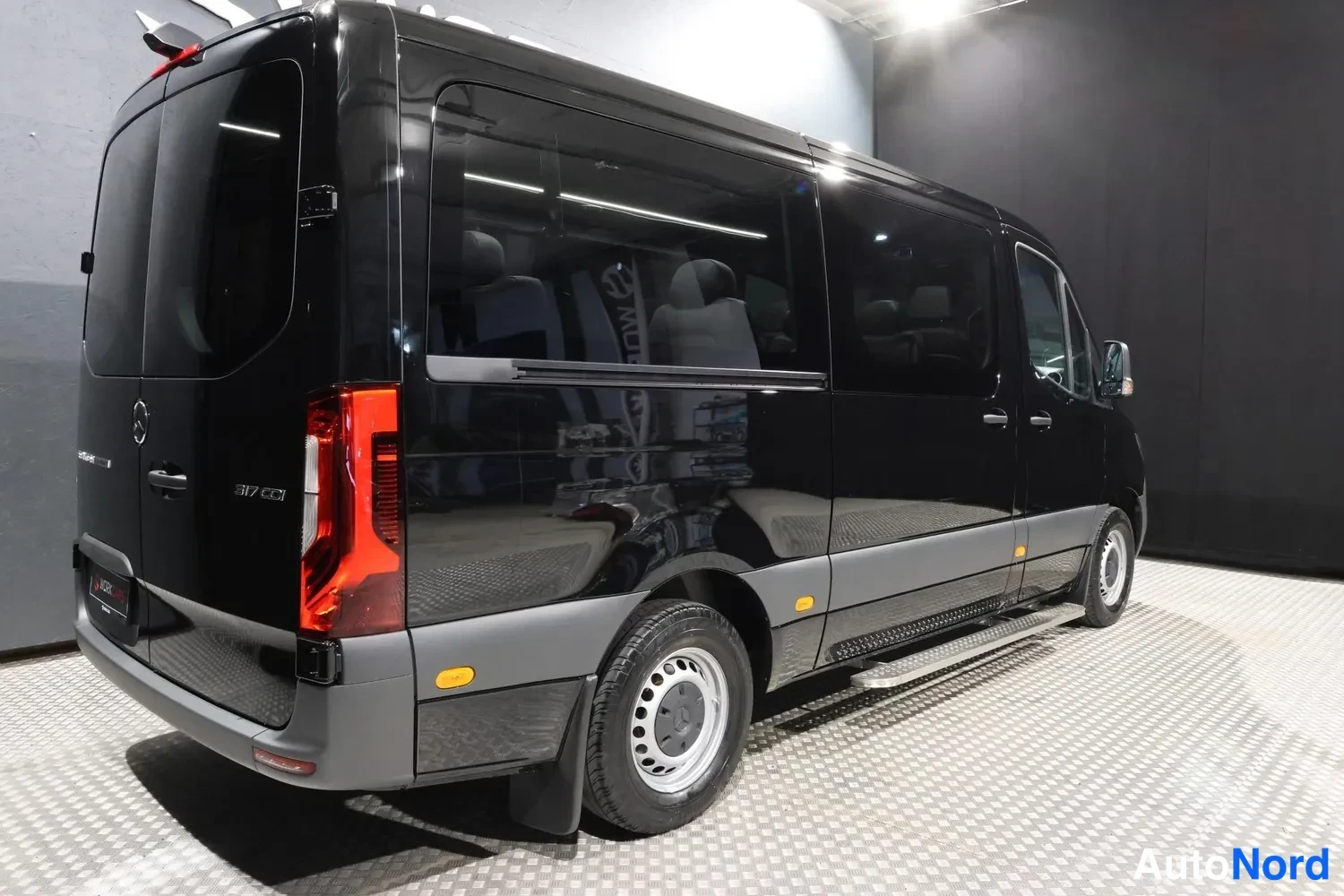 Musta Mercedes-Benz Sprinter 2026, takaviisto, kuva 8