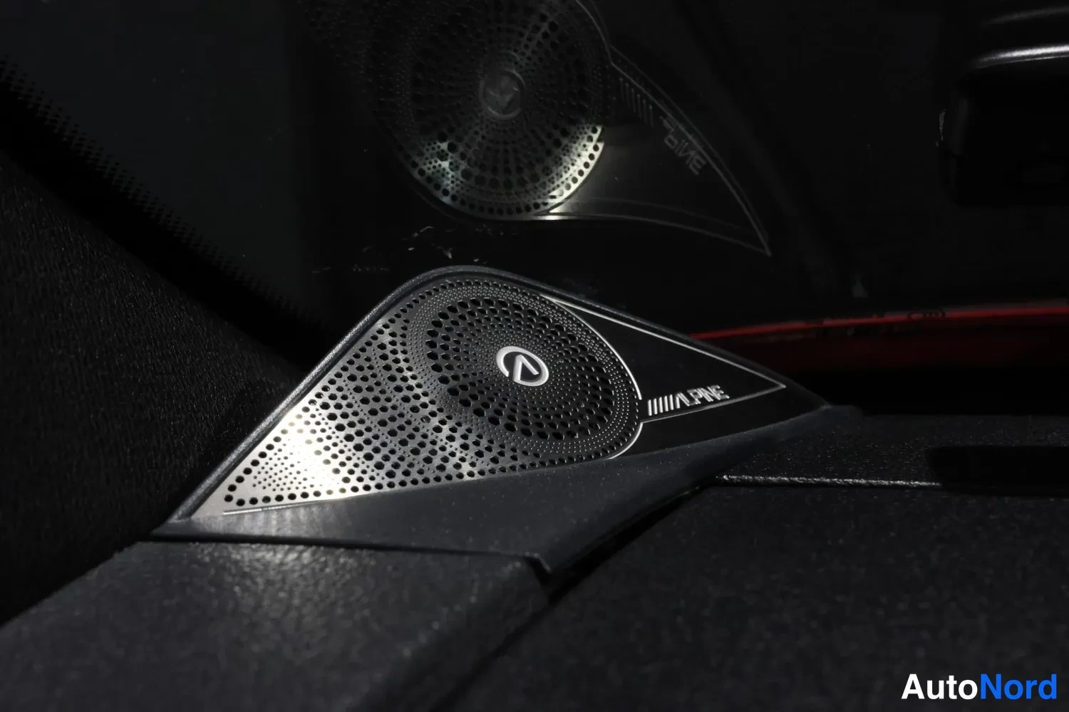 Punainen Mercedes-Benz Sprinter 2024, yksityiskohta, kuva 34