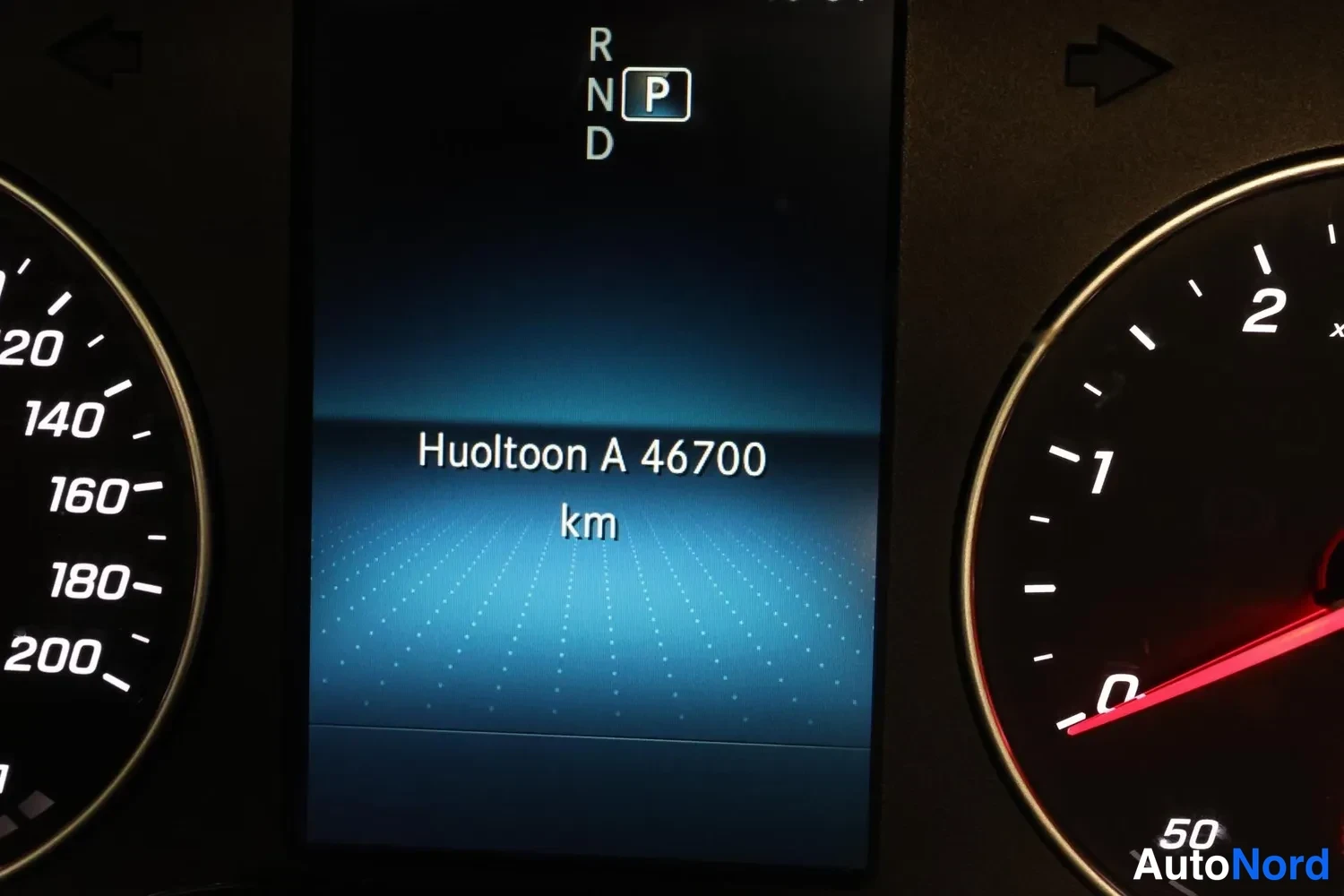 Punainen Mercedes-Benz Sprinter 2024, yksityiskohta, kuva 36