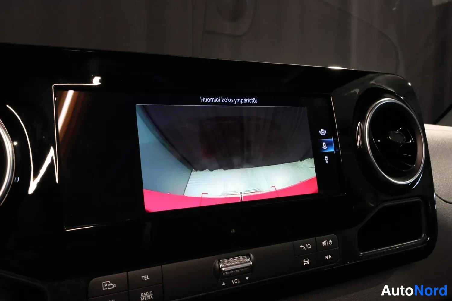 Punainen Mercedes-Benz Sprinter 2024, yksityiskohta, kuva 38