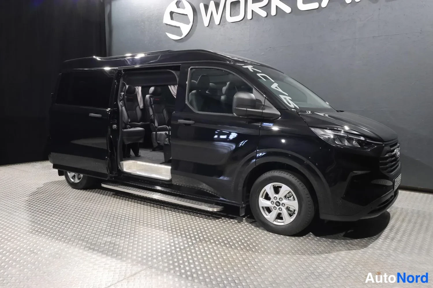 Svart Ford Transit Custom 2025, bild 4