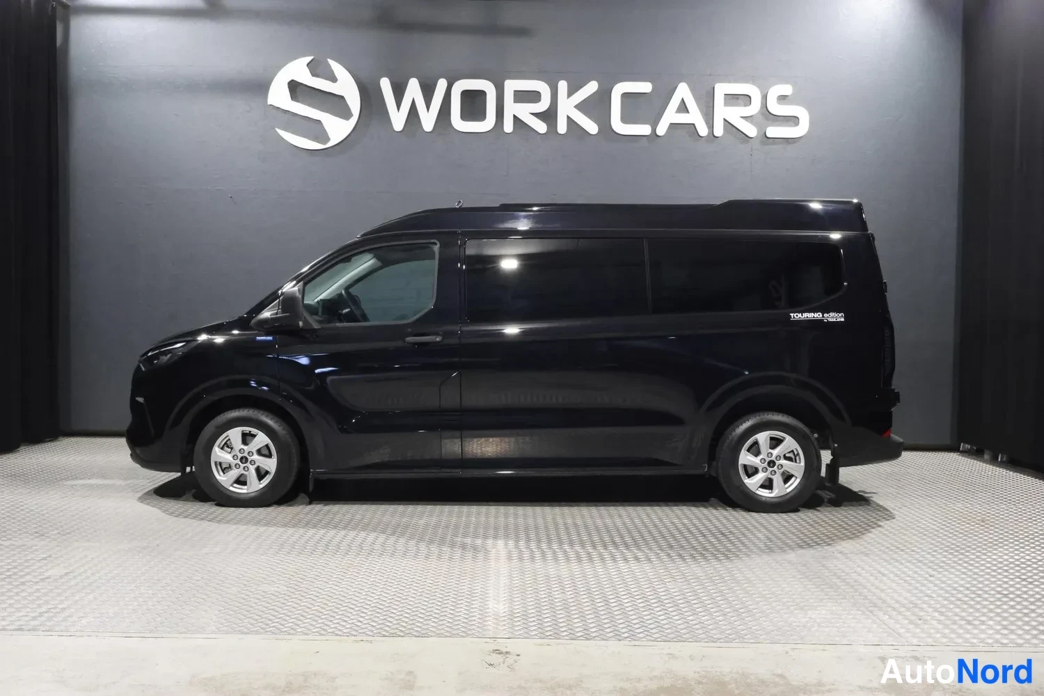 Svart Ford Transit Custom 2025, från sidan, bild 7