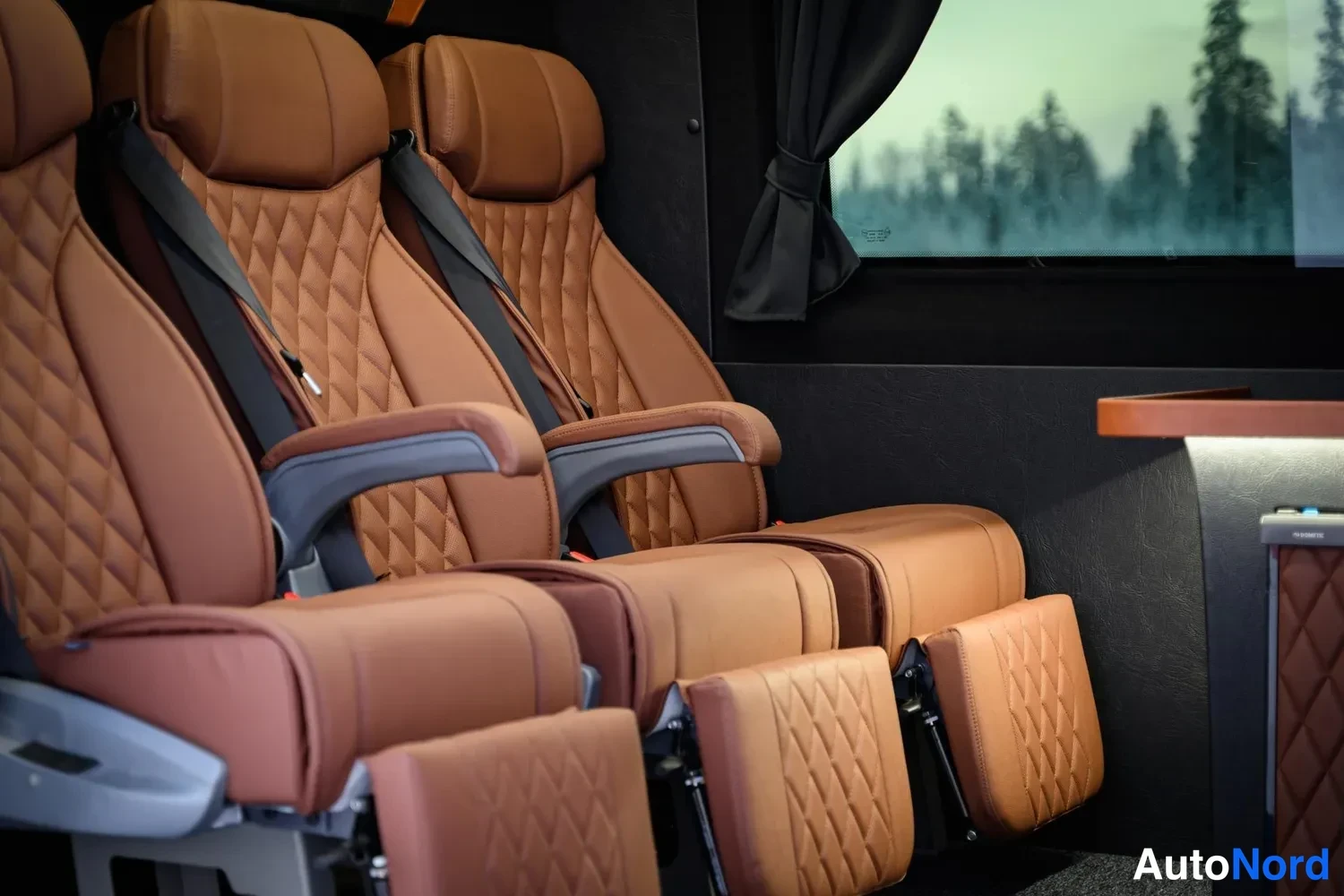 Musta Mercedes-Benz Sprinter 2026, takaistuimet, kuva 16