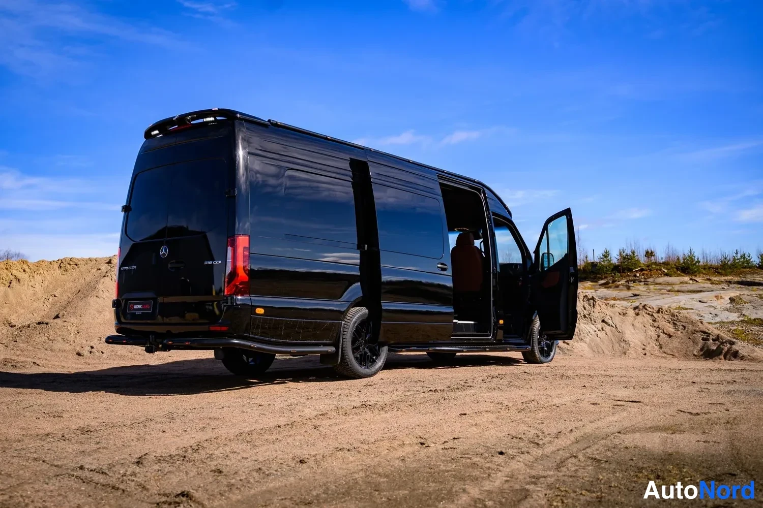 Musta Mercedes-Benz Sprinter 2026, takaviisto, kuva 9